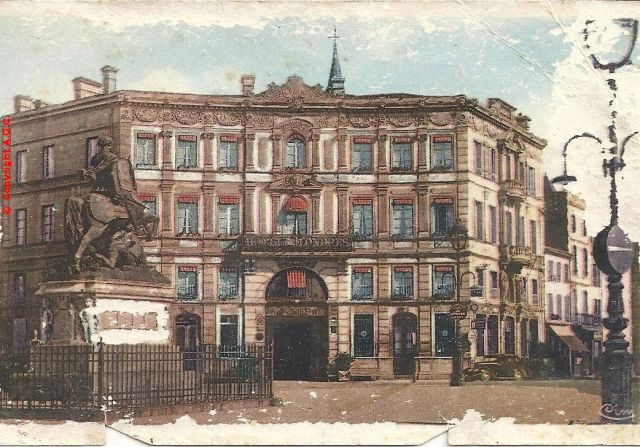 Cognac - Hotel de Londres - statue Francois 1er.jpg